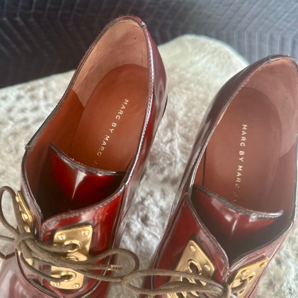 Marc by Marc Jacobs Women's Gold and Burgundy Courts - Picture 3 of 11